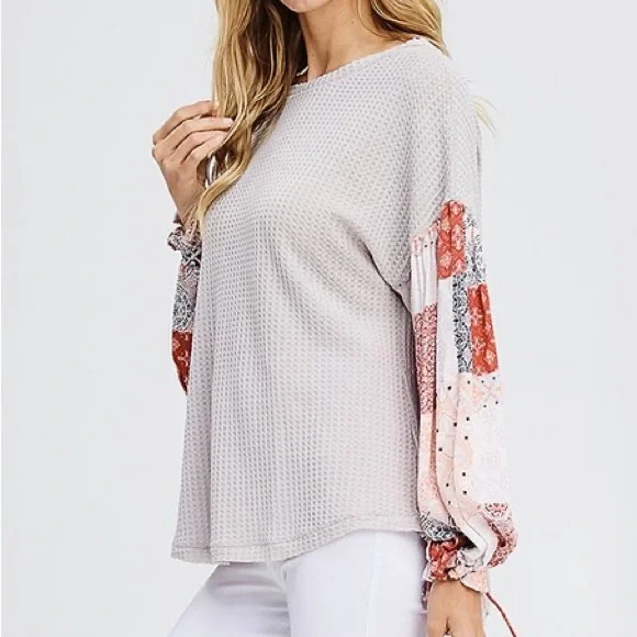 In Loom Gray Waffle Knit Contrast Sleeve Madison Top Women Size M - Picture 2 of 7